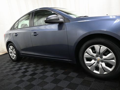 Used 2013 Chevrolet Cruze LS image 15