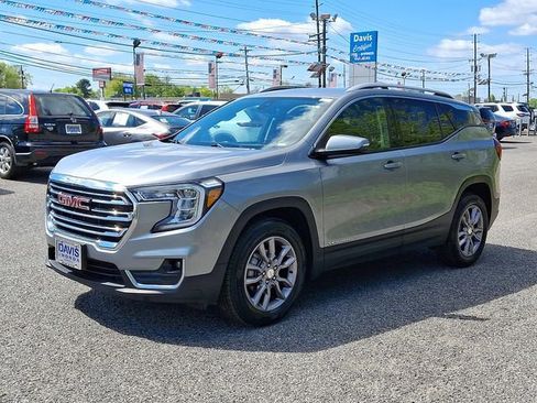 Used 2024 GMC Terrain SLT AWD/4WD image 3