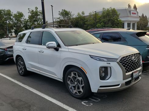 Used 2022 Hyundai Palisade Calligraphy w/ Winter Package FWD image 3