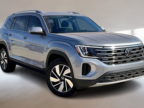 Used 2026 Volkswagen Atlas SEL AWD/4WD image 2