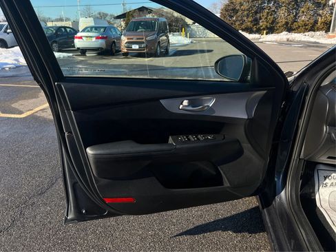 Used 2022 Kia Forte LXS image 22