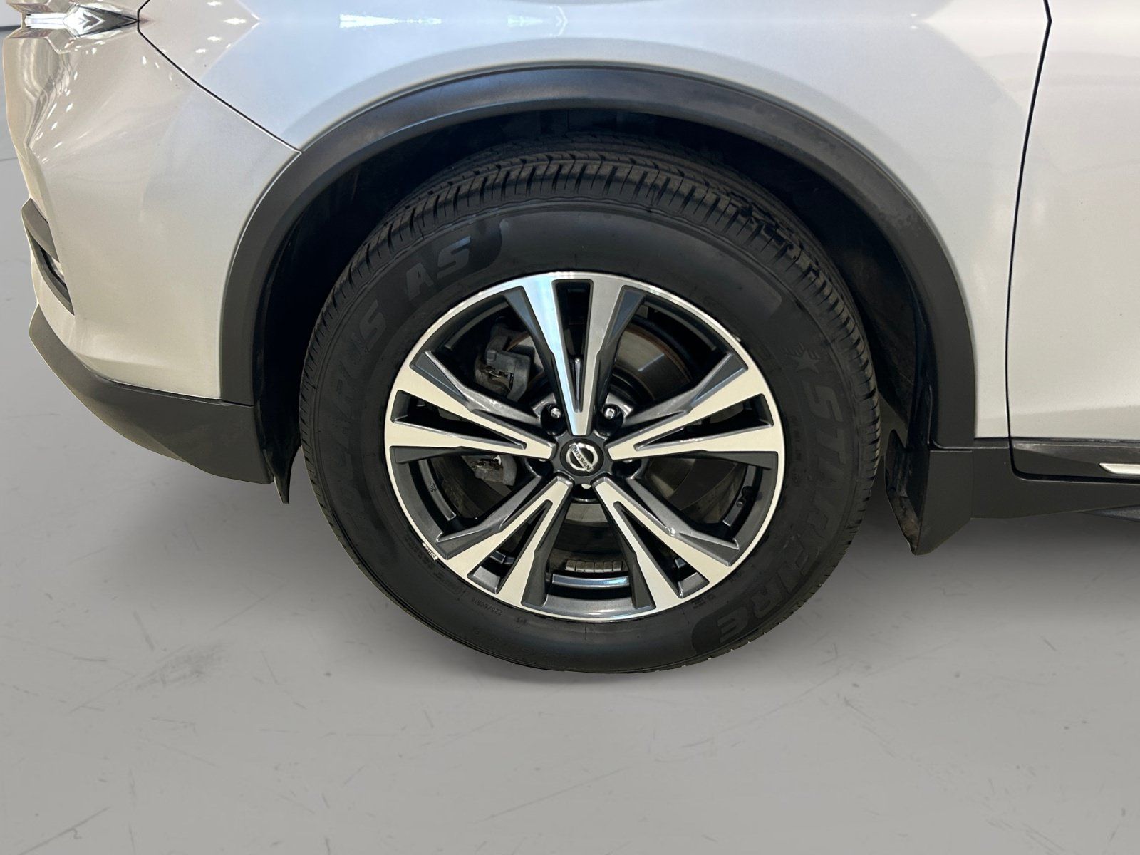 Used 2018 Nissan Rogue SL w/ Premium Package AWD/4WD image 9