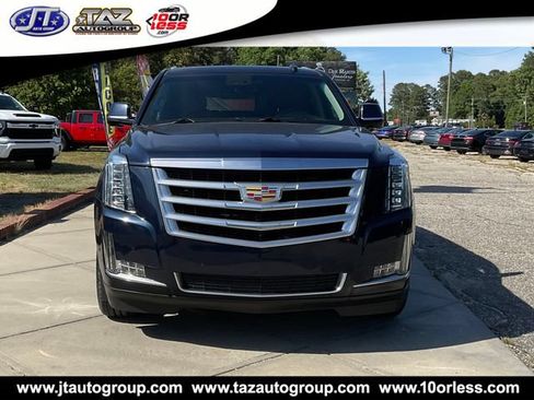 Used 2019 Cadillac Escalade Luxury RWD image 2