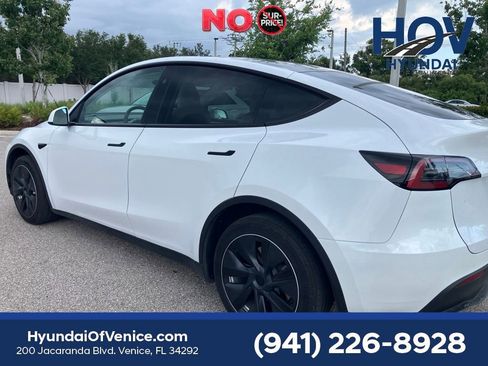 Used 2024 Tesla Model Y Long Range AWD/4WD image 4