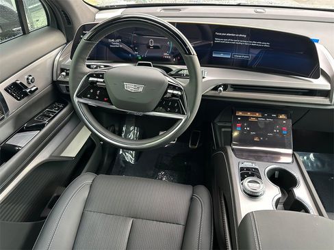 New 2026 Cadillac Vistiq Sport image 17