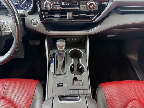 Used 2021 Toyota Highlander XSE image 38