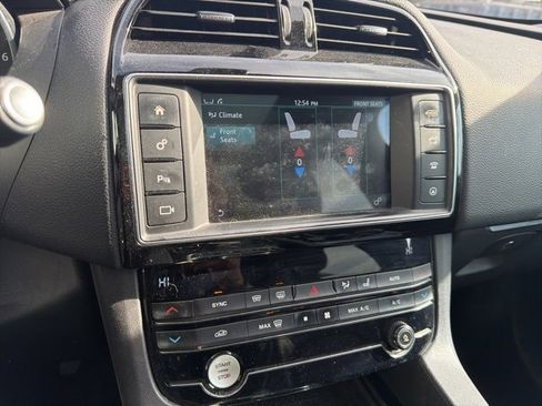 Used 2017 Jaguar F-PACE Prestige image 19