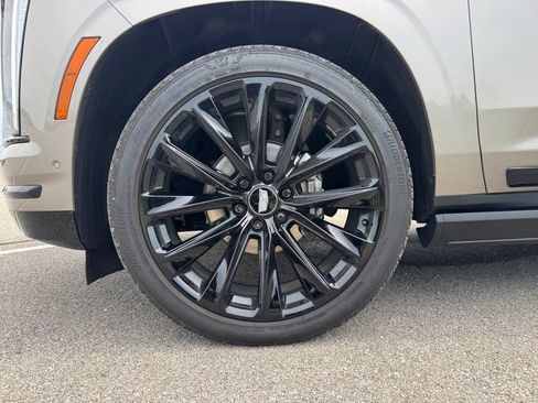 Certified 2025 Cadillac Escalade ESV Sport Platinum w/ LPO, ONYX Package AWD/4WD image 15