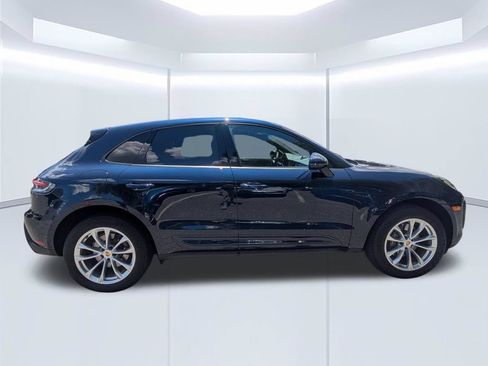Used 2022 Porsche Macan AWD/4WD image 2