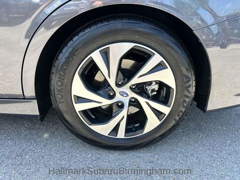 Certified 2025 Subaru Legacy Premium w/ Popular Package #1 AWD/4WD image 8