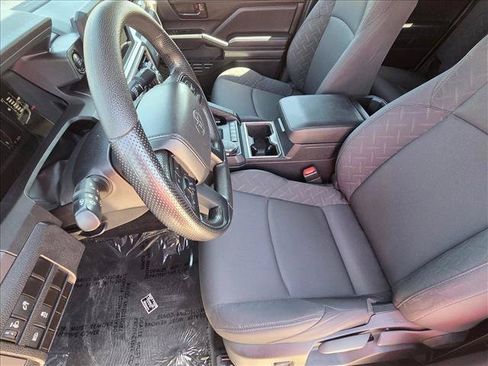 Certified 2025 Toyota Tacoma SR5 AWD/4WD image 14