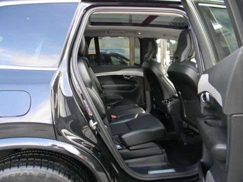 Used 2023 Volvo XC90 B5 Core w/ Protection Package Premier image 14