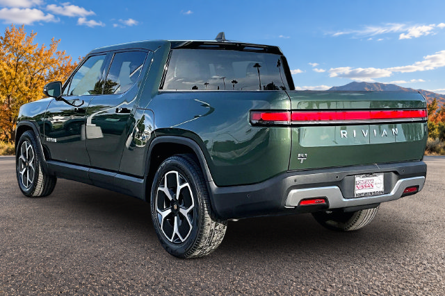 Used 2023 Rivian R1T Adventure Dual AWD/4WD image 4