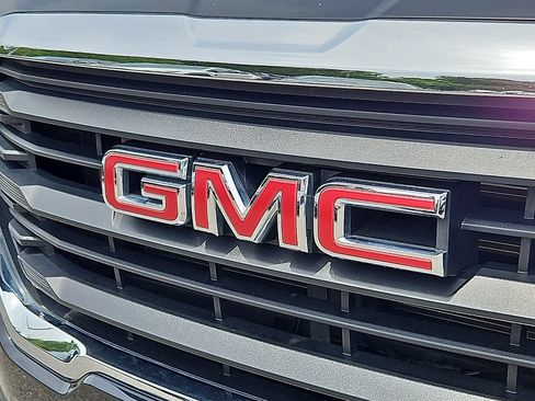 Used 2024 GMC Terrain SLE AWD/4WD image 30