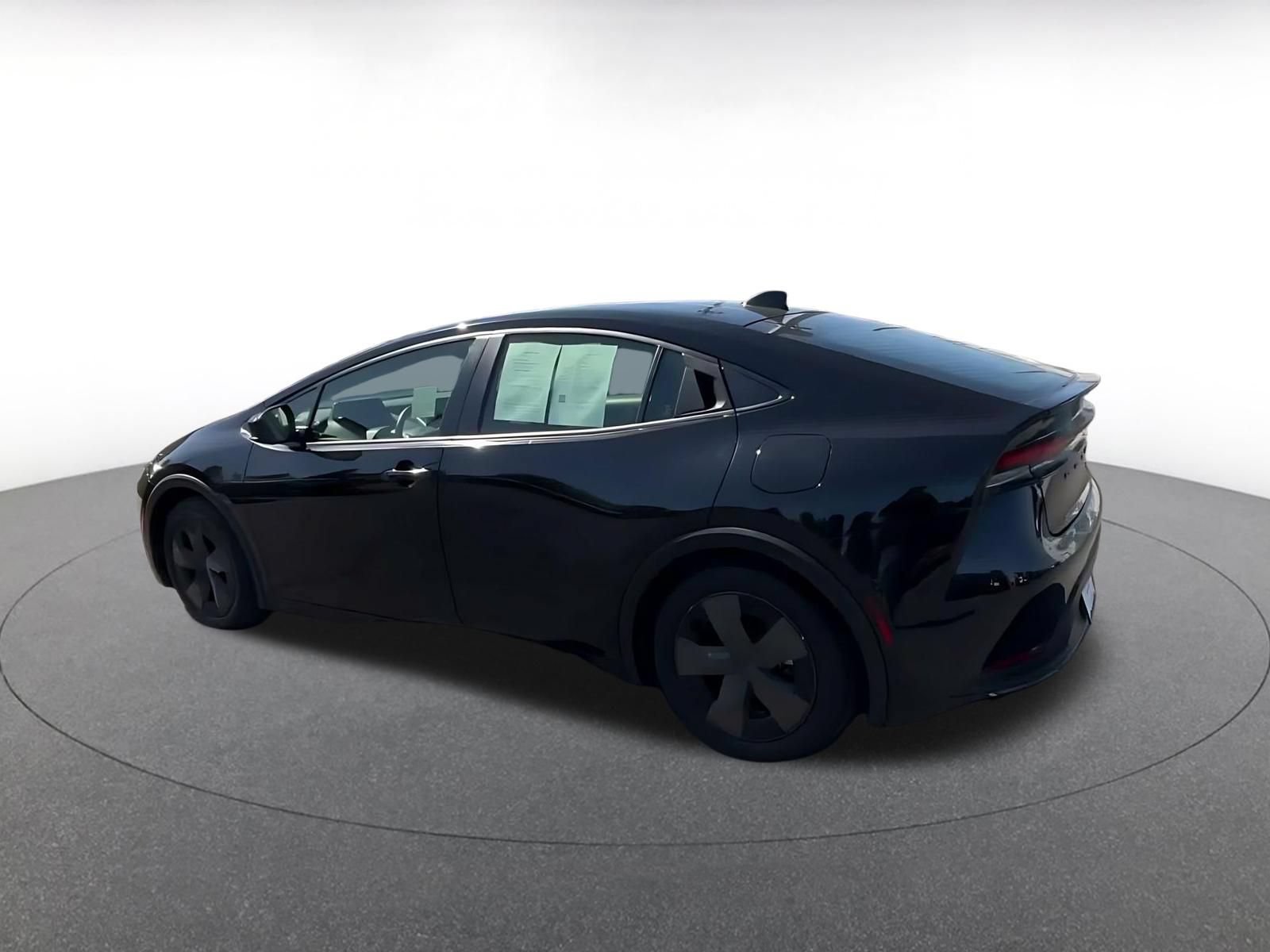 Used 2025 Toyota Prius LE FWD image 10