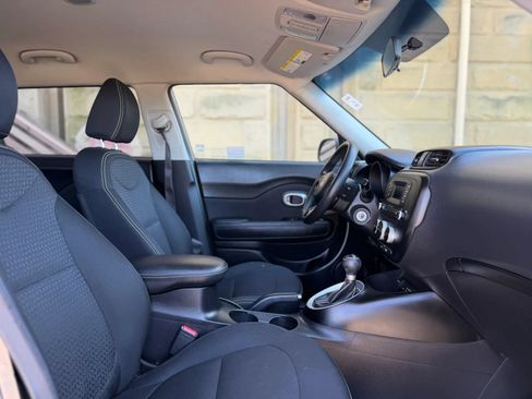 Used 2014 Kia Soul + FWD image 26