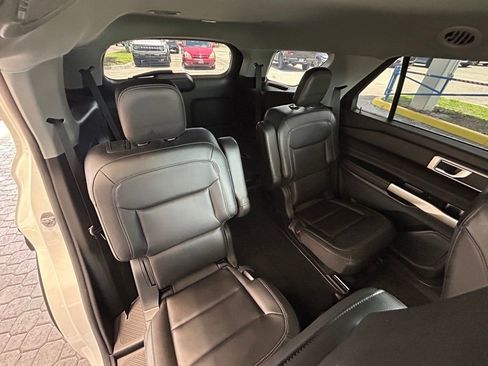 Used 2023 Ford Explorer XLT w/ Equipment Group 202A RWD image 28