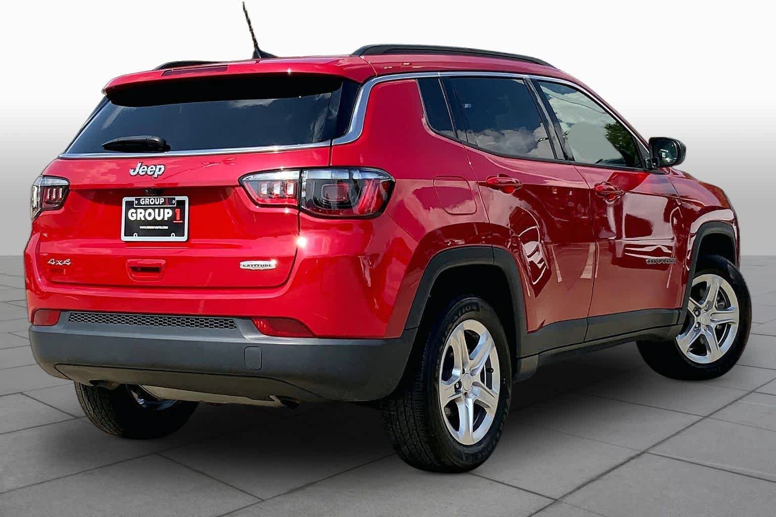 Used 2024 Jeep Compass Latitude AWD/4WD image 13