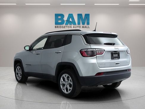 Used 2024 Jeep Compass Latitude image 7