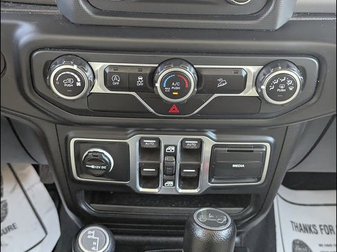 Used 2018 Jeep Wrangler Unlimited Sport S AWD/4WD image 34