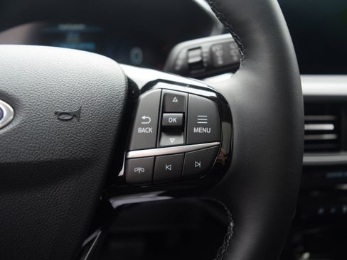 Used 2025 Ford Escape Platinum w/ Premium Technology Package image 5