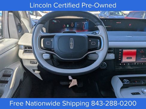 Certified 2025 Lincoln Navigator Reserve image 18