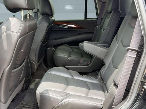 Used 2016 Cadillac Escalade Luxury RWD image 23