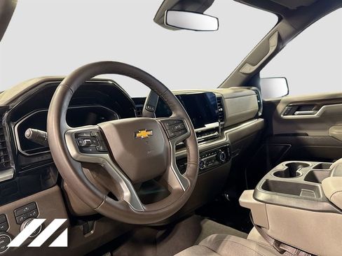 Used 2022 Chevrolet Silverado 1500 LT AWD/4WD image 9