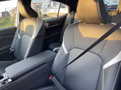 Used 2025 Toyota Camry SE w/ Convenience Package image 9