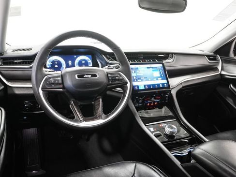 Certified 2023 Jeep Grand Cherokee Limited w/ Black Appearance Package image 19