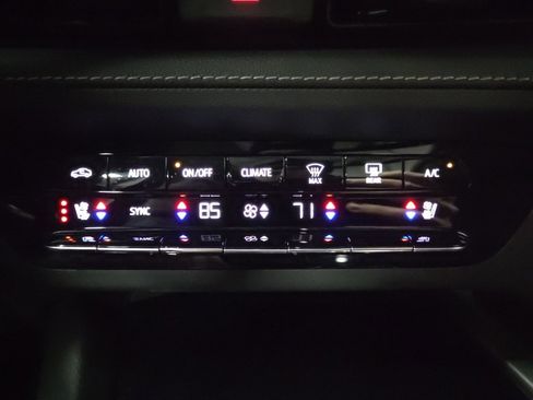 Used 2023 Buick Envision Avenir image 27