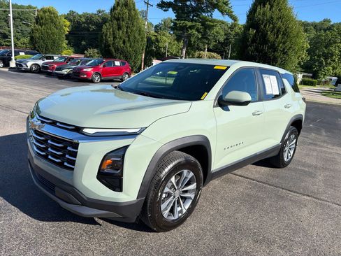 Used 2025 Chevrolet Equinox LT FWD image 9