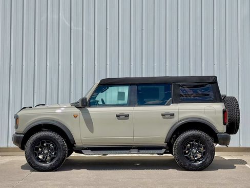New 2026 Ford Bronco Badlands AWD/4WD image 3