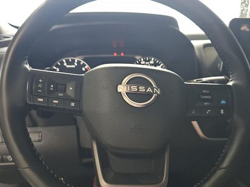 Used 2025 Nissan Rogue SV AWD/4WD image 12
