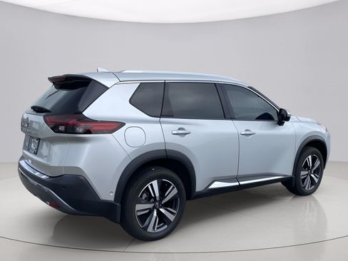 Used 2023 Nissan Rogue SL w/ SL Premium Package FWD image 2