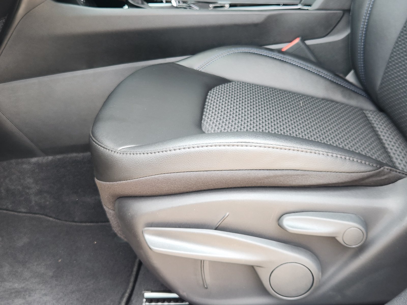 New 2026 Jeep Compass Latitude AWD/4WD image 23