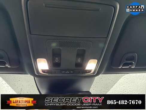 Used 2025 Honda Pilot Black Edition image 39