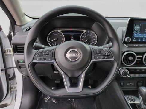 Used 2025 Nissan Sentra SV FWD image 17