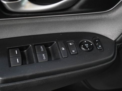 Used 2017 Honda CR-V EX image 19