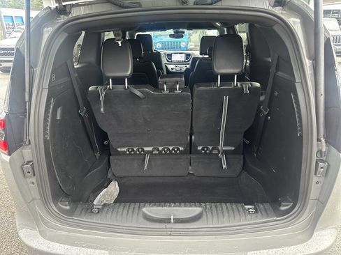 Used 2025 Chrysler Pacifica Select FWD image 18