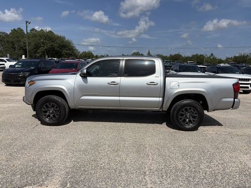 Used 2023 Toyota Tacoma SR5 w/ Technology Package AWD/4WD image 3
