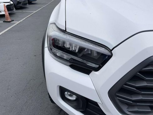 Used 2022 Toyota Tacoma TRD Off-Road w/ TRD Premium Off Road Package image 17