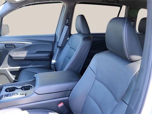 Used 2025 Honda Passport EX-L image 12