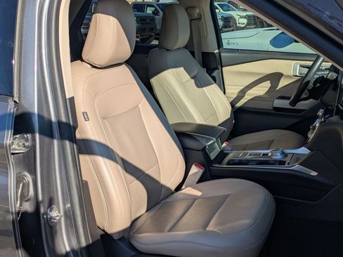 Used 2021 Ford Explorer Limited w/ Equipment Group 301A image 39