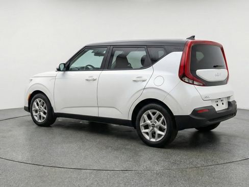 Used 2025 Kia Soul LX w/ LX Technology Package image 6