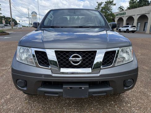 Used 2019 Nissan Frontier SV AWD/4WD image 2