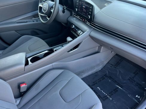Used 2023 Hyundai Elantra Blue FWD image 18