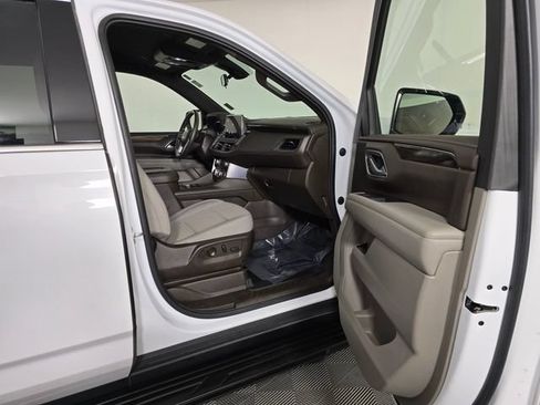 Used 2022 GMC Yukon XL SLE w/ Gmc Pro Safety Plus Package AWD/4WD image 12
