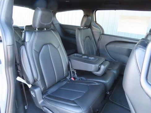 New 2026 Chrysler Pacifica Select image 27