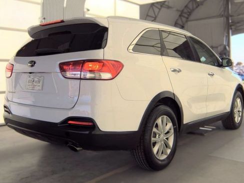 Used 2017 Kia Sorento LX FWD image 7